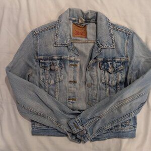 Vintage Levi's cropped denim jacket size small (original trucker style)